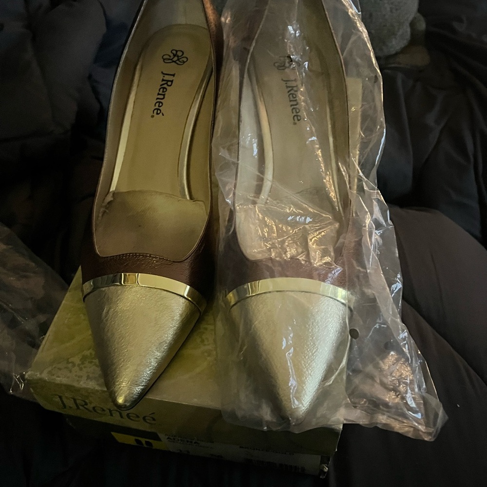 Very nice gently used dress shoe